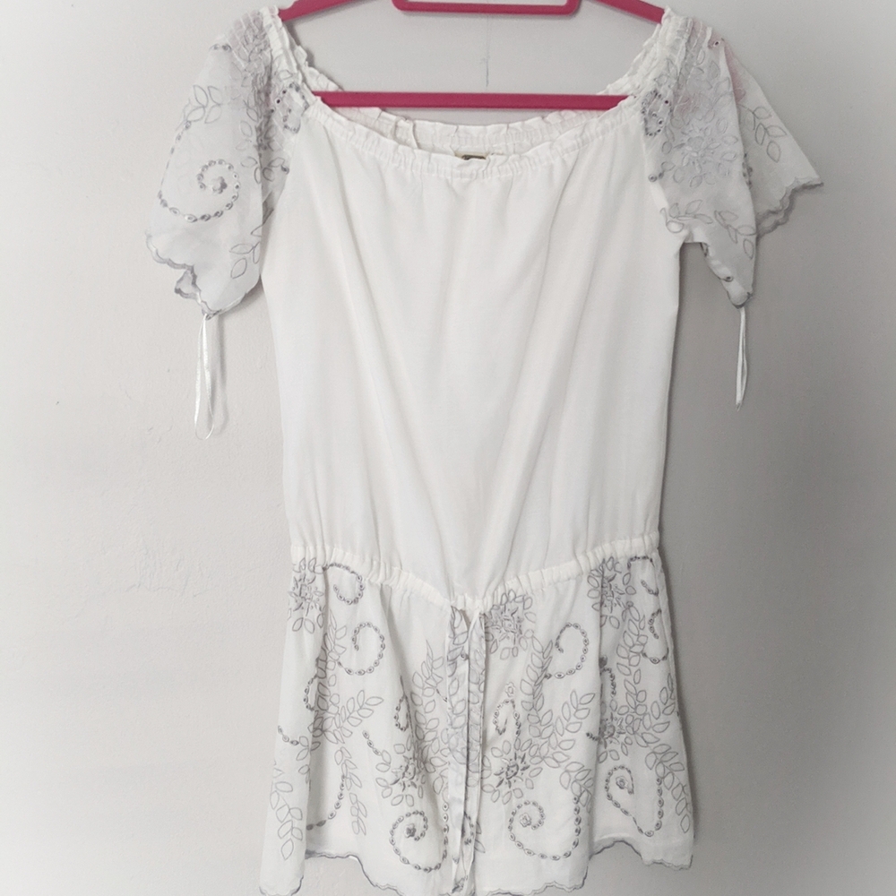 Guess White Off-Shoulder Blouse (Juniors Size 1)